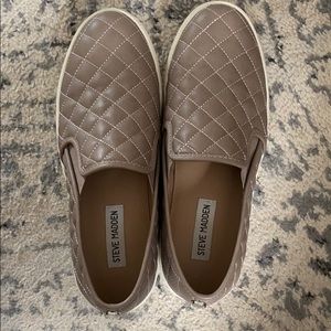 Steve Madden Slip On Sneaker size:9